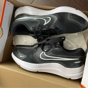 Nike Boy size 4Y Running Shoes